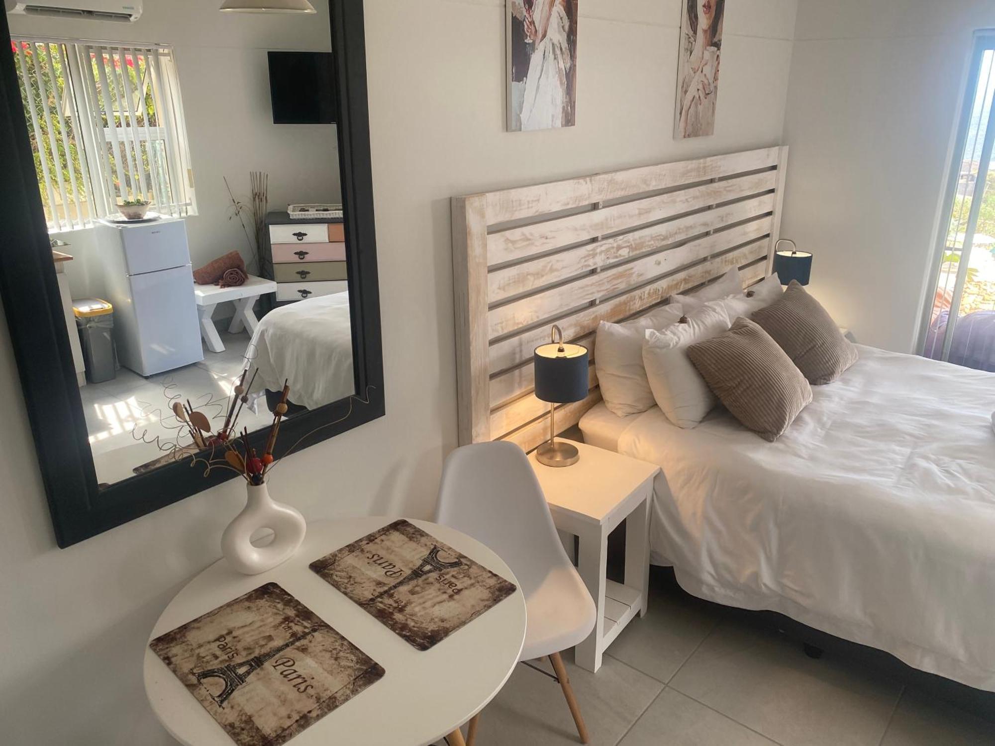 Seaview Sunset Boutique - Solar Powered Apartment